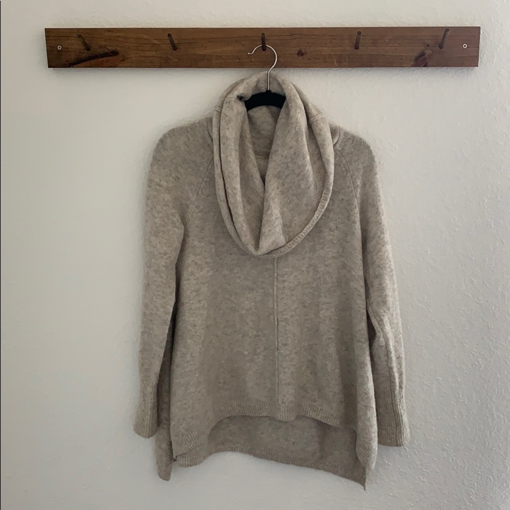 Cozy off-the-shoulder Sweater